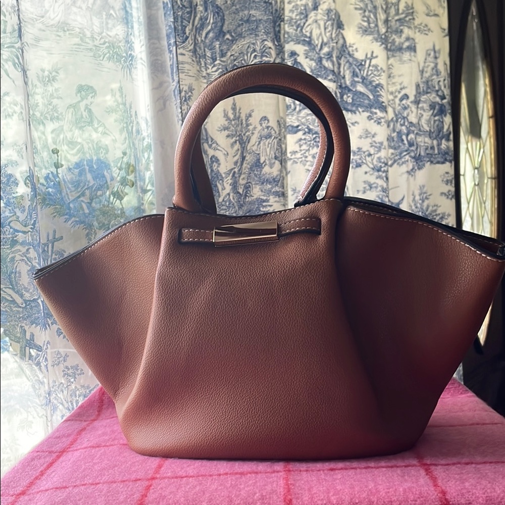 Elegant Brown Handbag